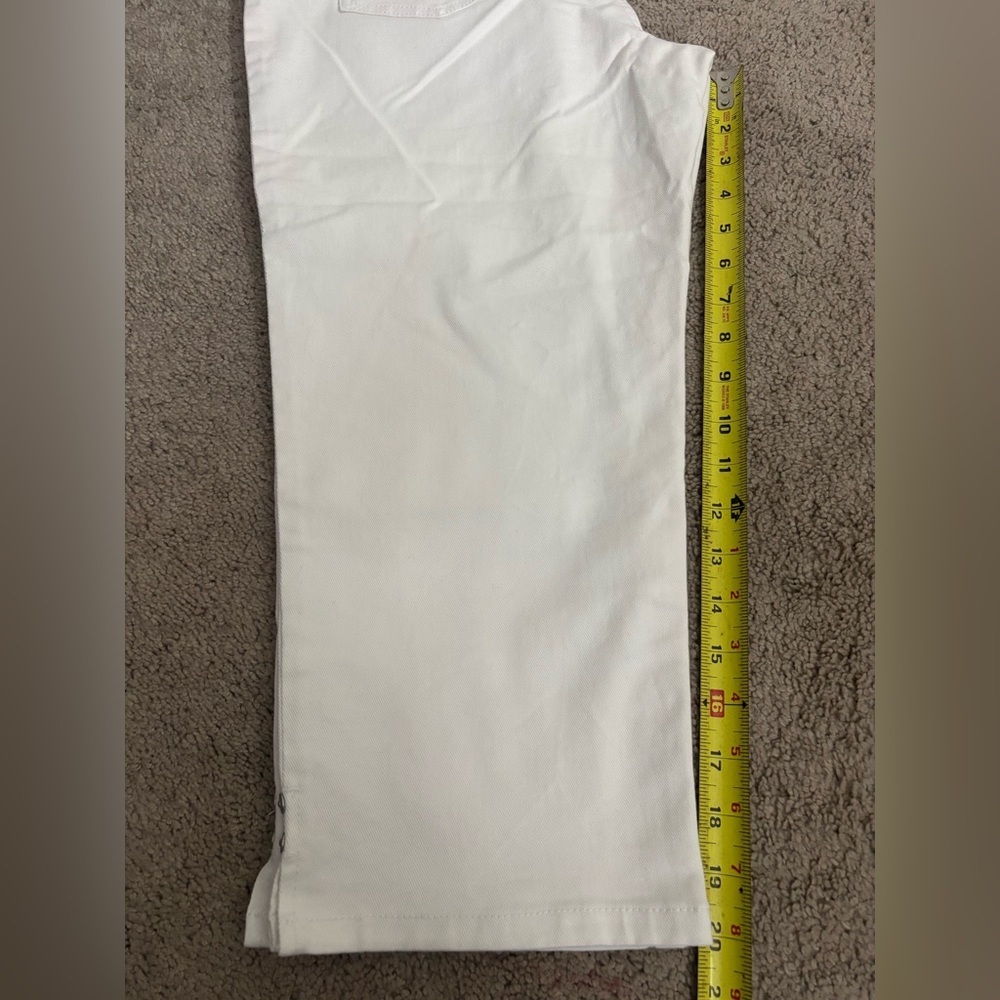 Gloria Vanderbilt Amanda
Heritage Fit Capri Classic Rise Crystal
White size 10 - Picture 11 of 16